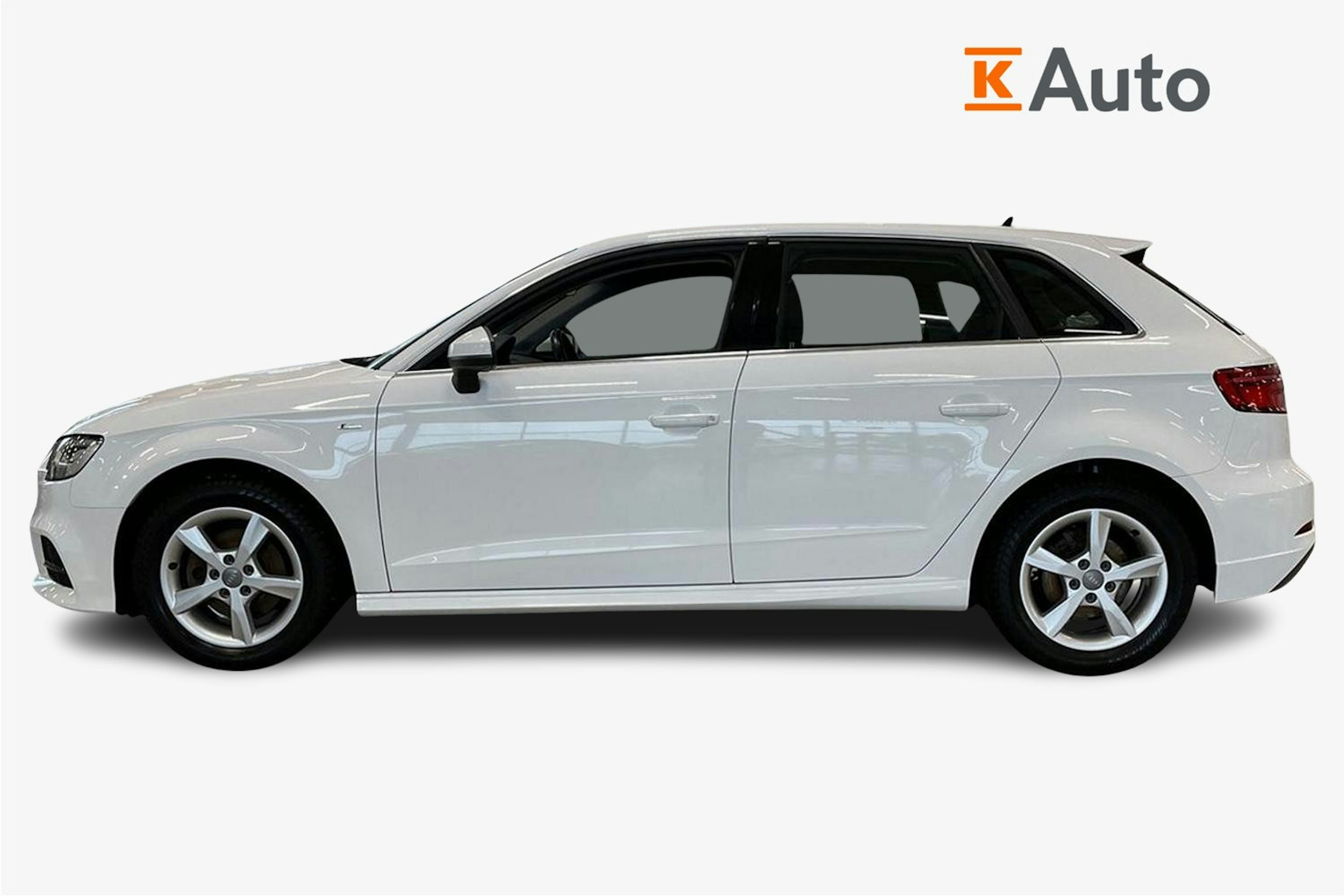Valkoinen Audi A3 2019 kuva 5.