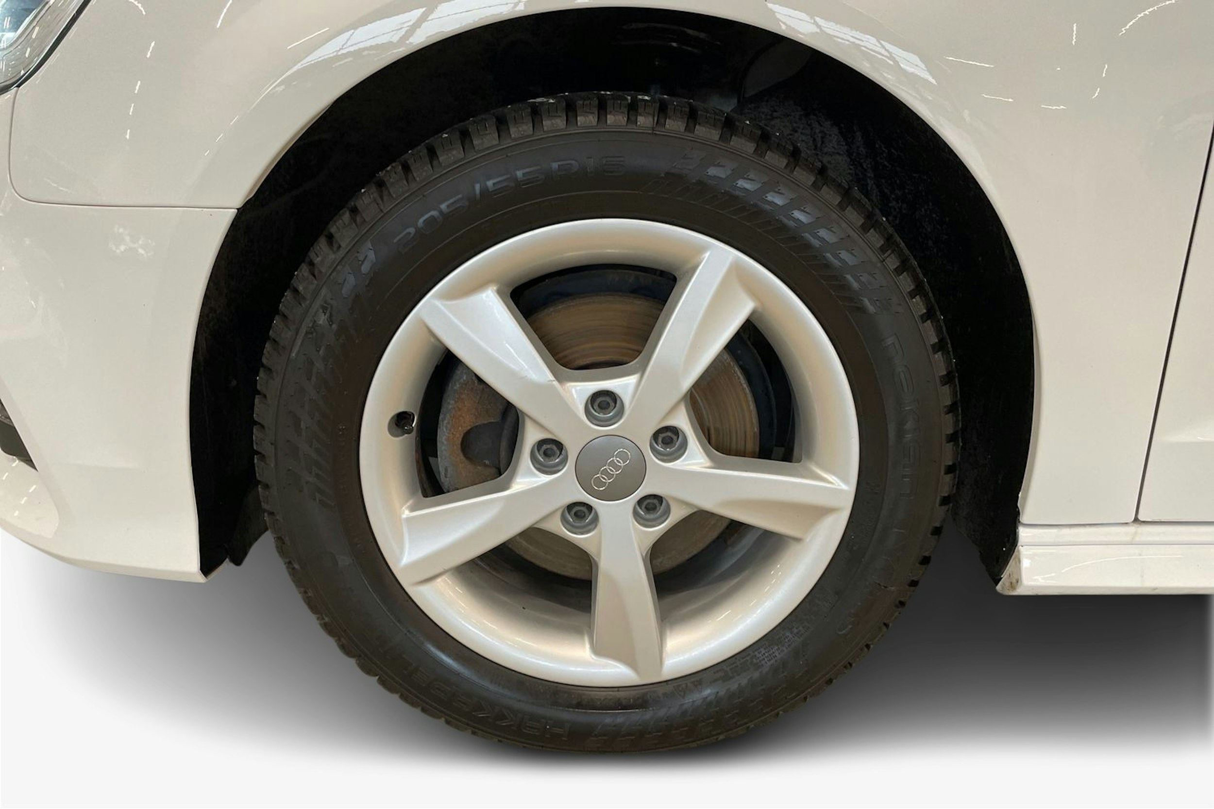 Valkoinen Audi A3 2019 kuva 9.