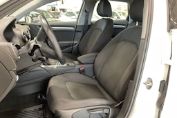 Valkoinen Audi A3 2019 kuva 11.