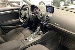 Valkoinen Audi A3 2019 kuva 12.