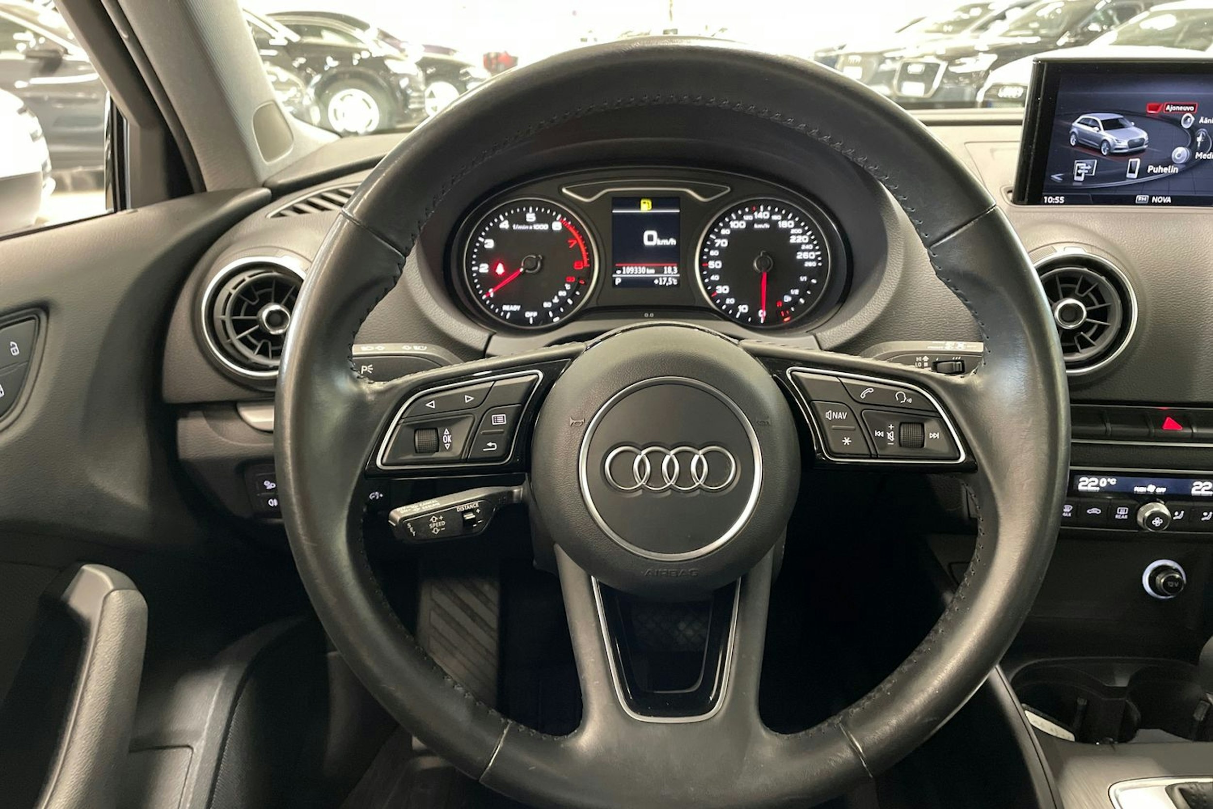 Valkoinen Audi A3 2019 kuva 13.
