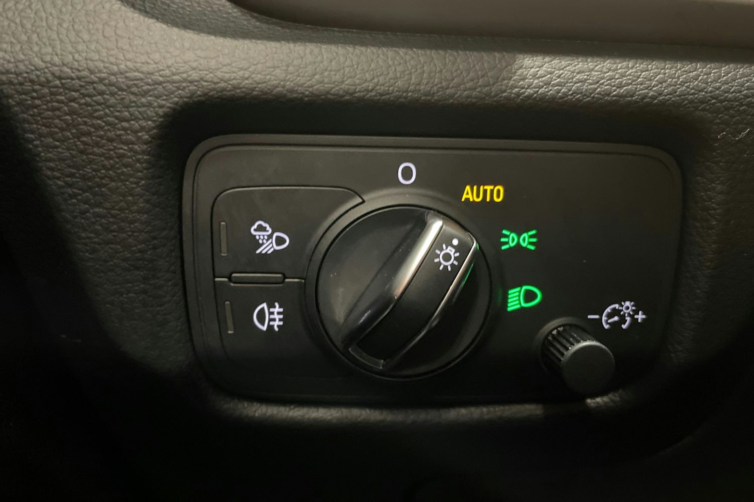 Valkoinen Audi A3 2019 kuva 18.