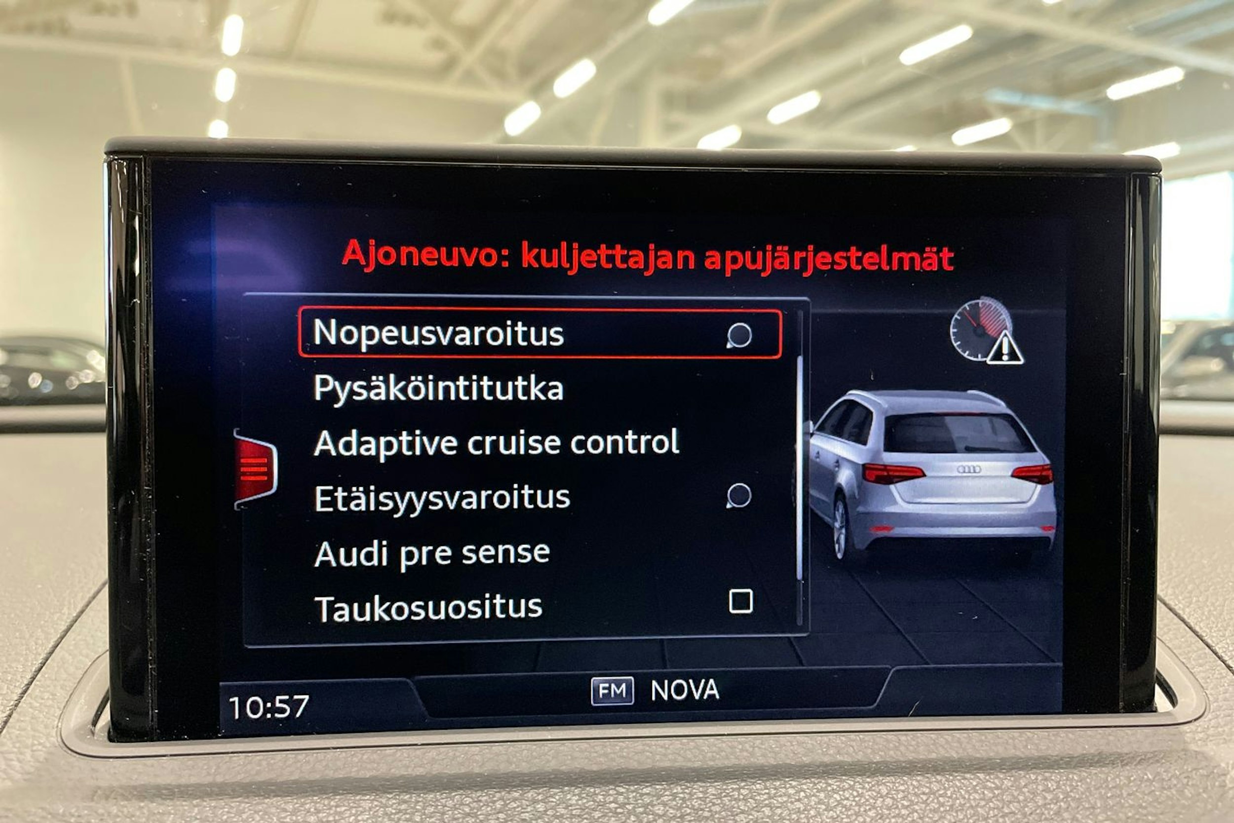 Valkoinen Audi A3 2019 kuva 21.