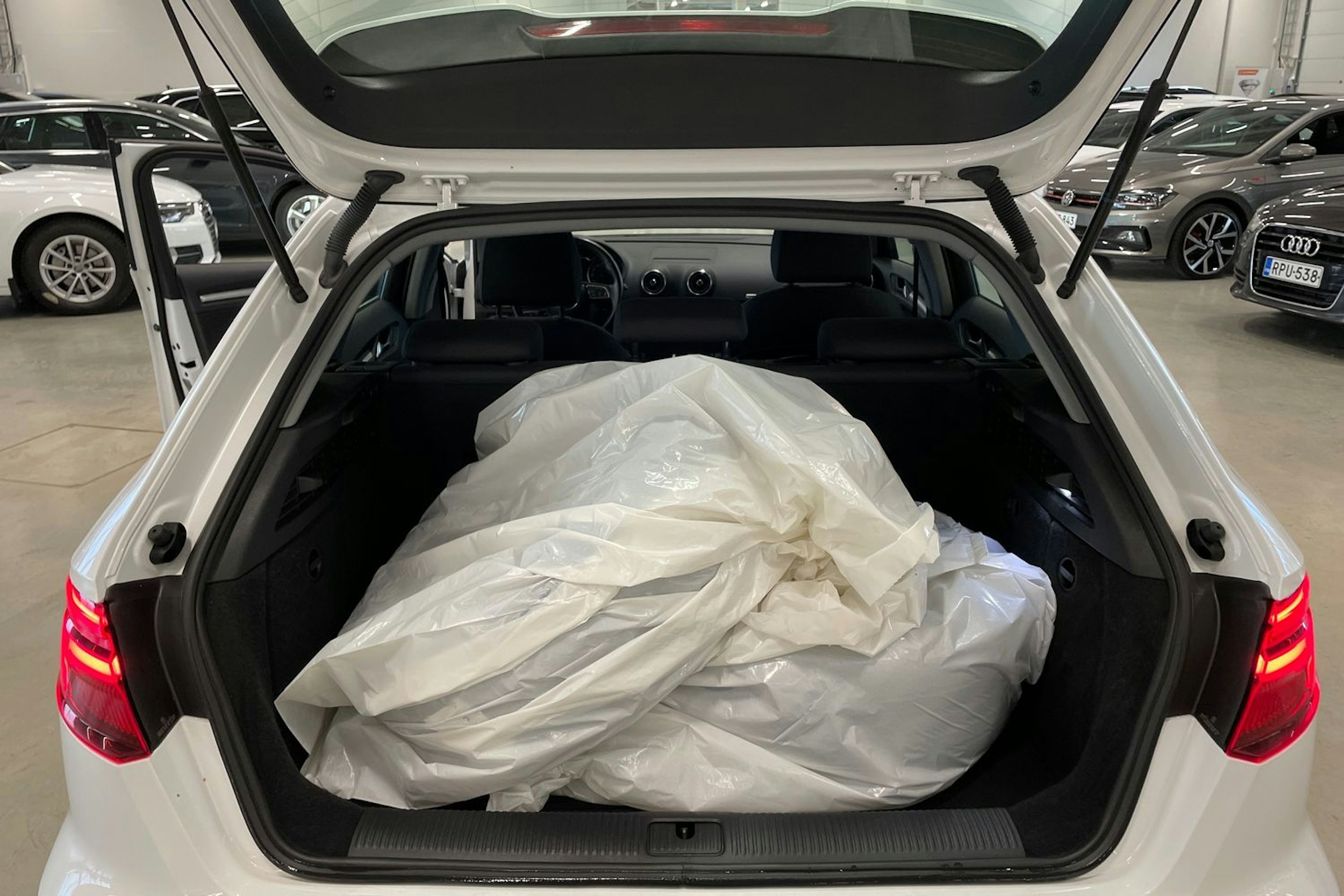 Valkoinen Audi A3 2019 kuva 32.