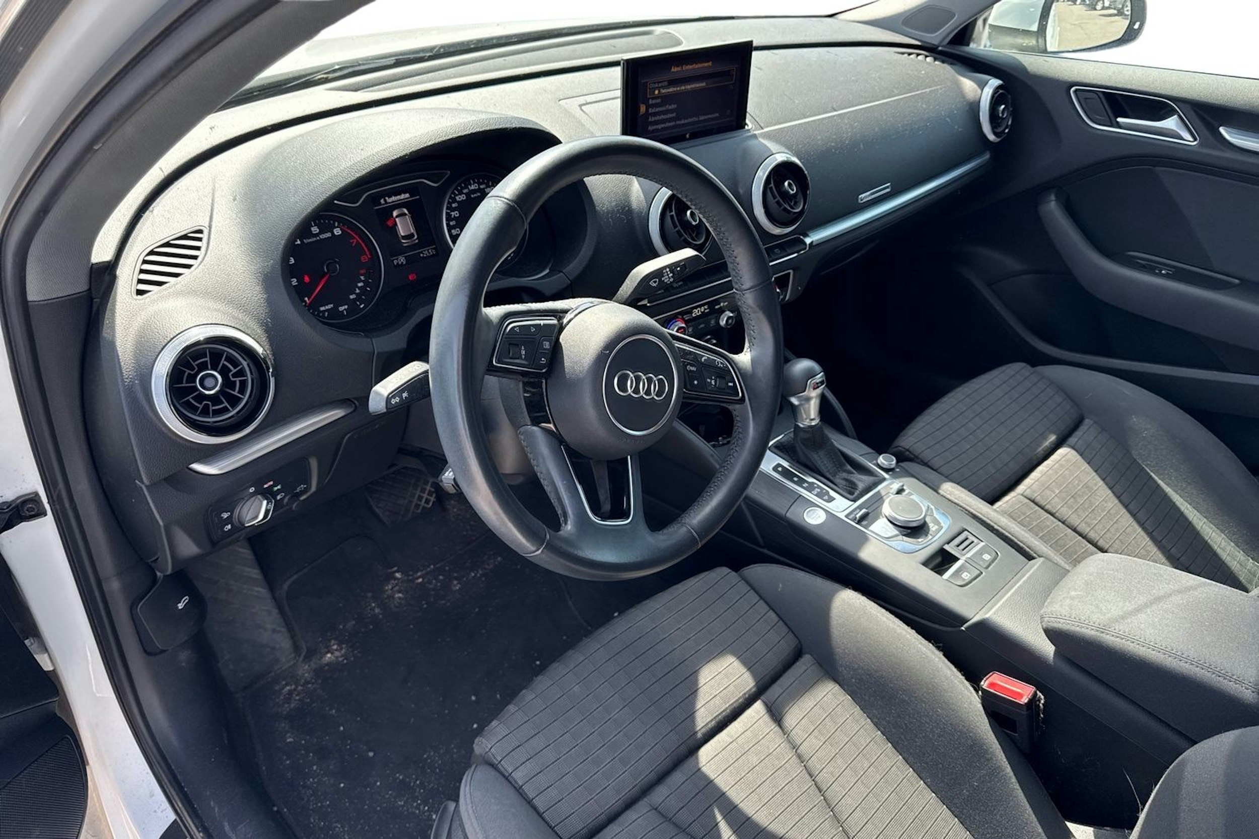 valkoinen Audi A3 2019 kuva 3.