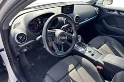valkoinen Audi A3 2019 kuva 3.