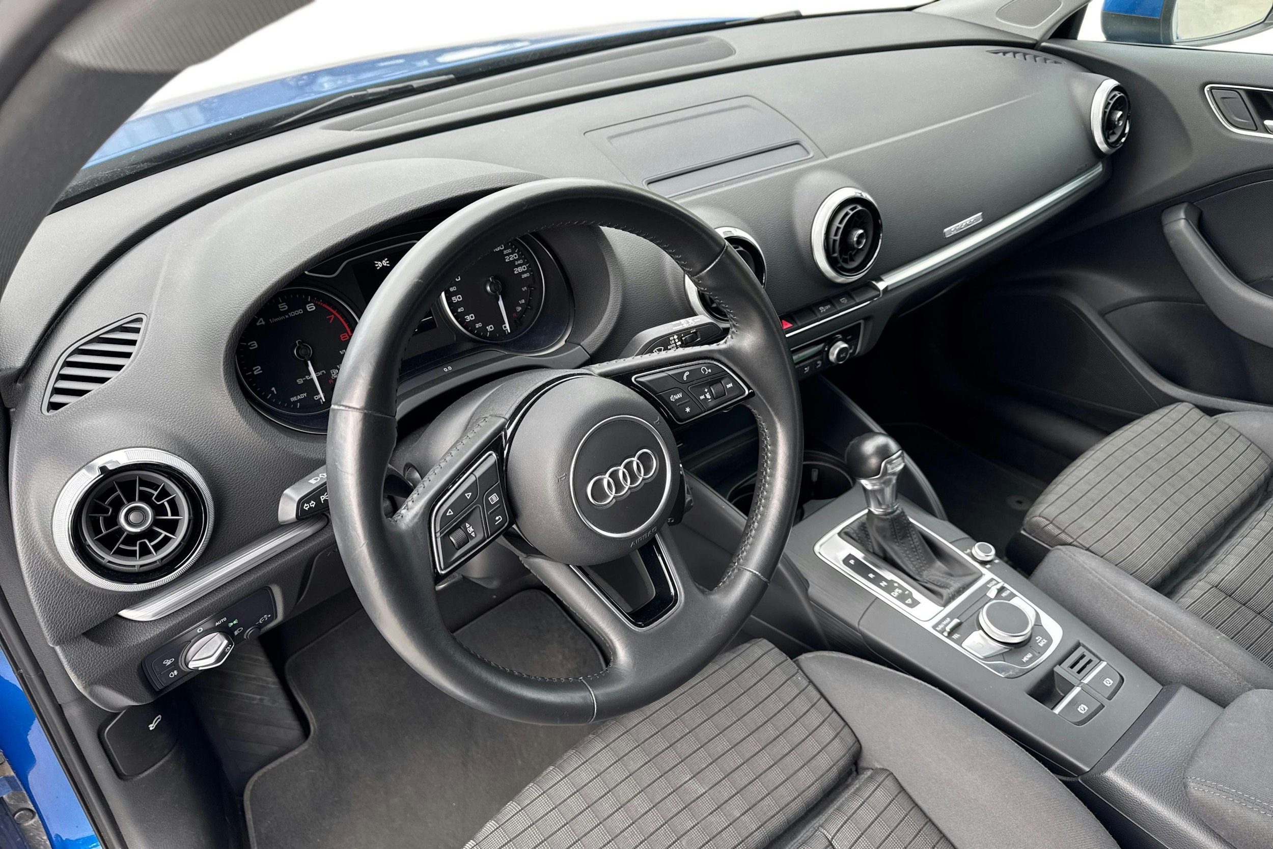 Sininen Audi A3 2019 kuva 3.