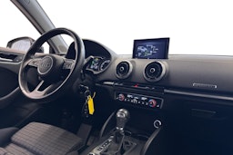 musta Audi A3 2019 kuva 10.