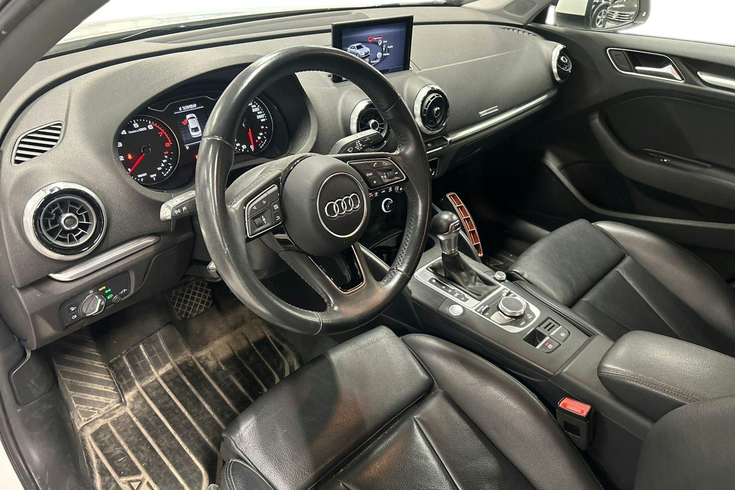 valkoinen Audi A3 2019 kuva 3.