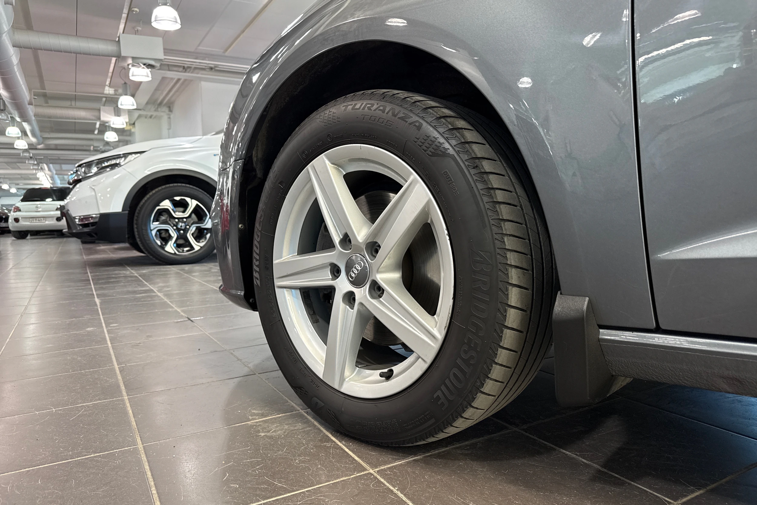 harmaa Audi A3 2019 kuva 10.