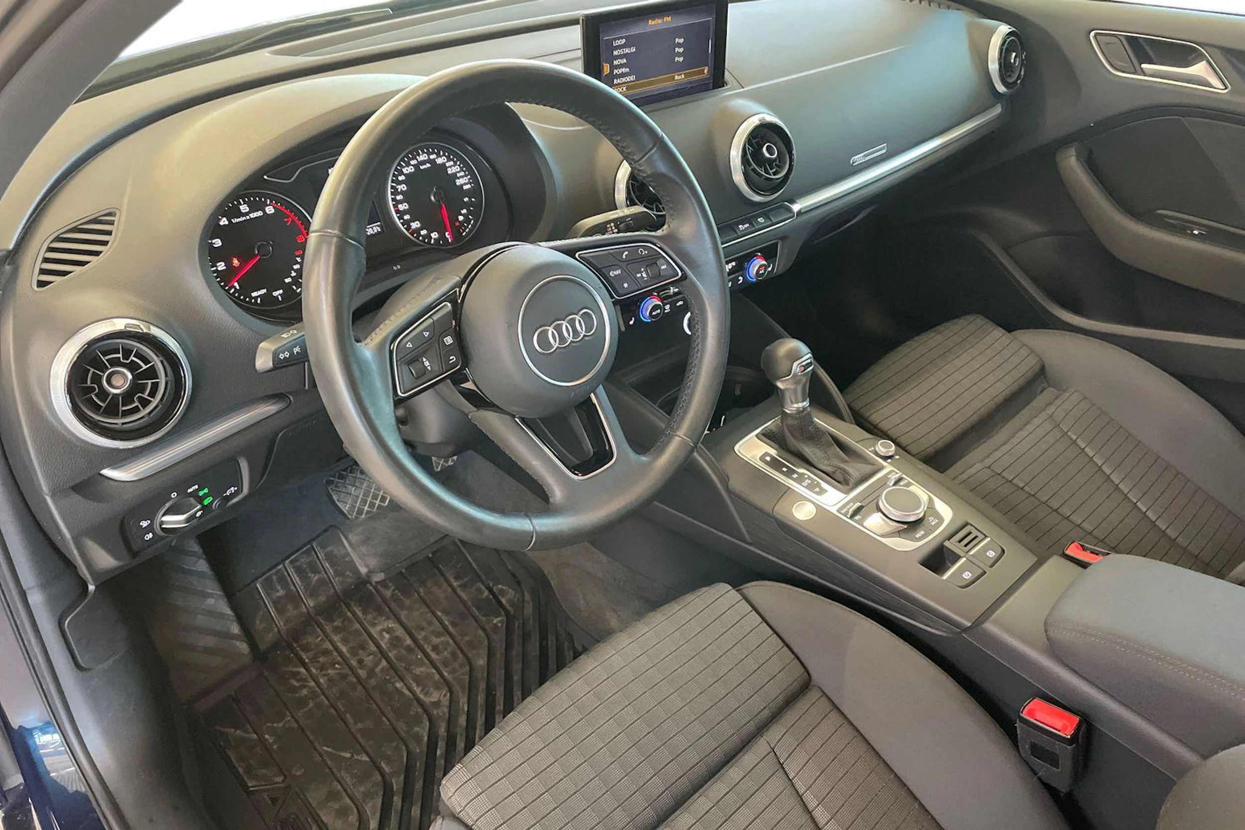 Harmaa Audi A3 2019 kuva 6.