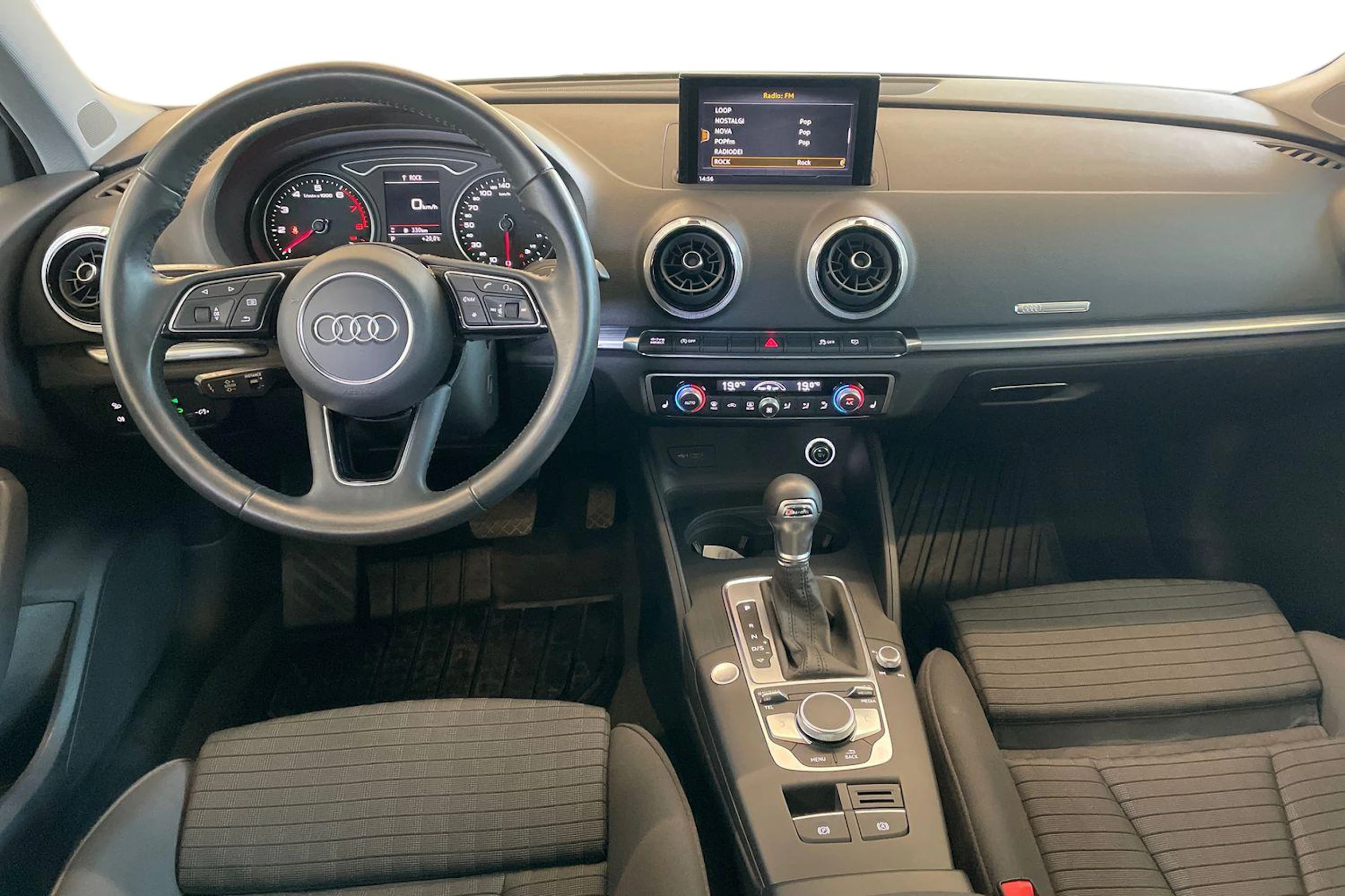 Harmaa Audi A3 2019 kuva 7.