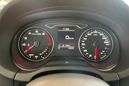 Harmaa Audi A3 2019 kuva 11.