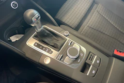 Harmaa Audi A3 2019 kuva 17.