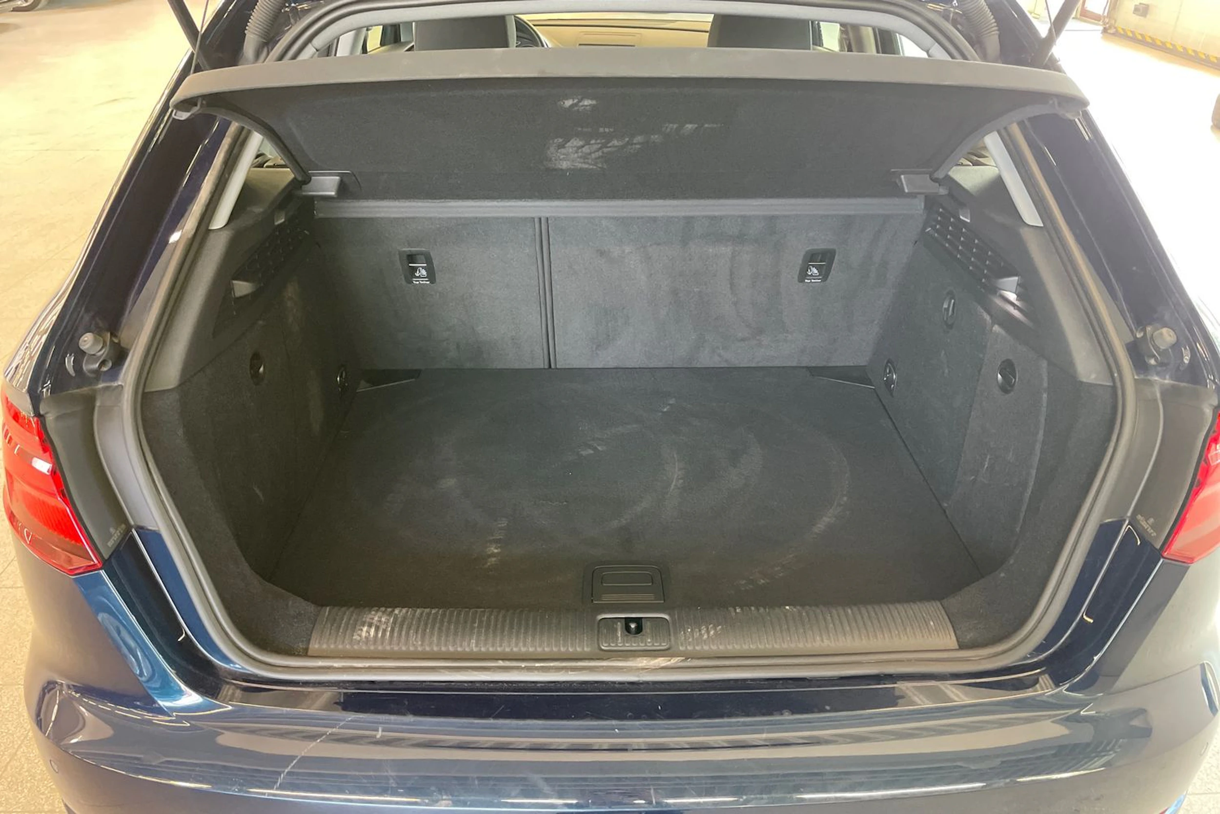 Harmaa Audi A3 2019 kuva 18.