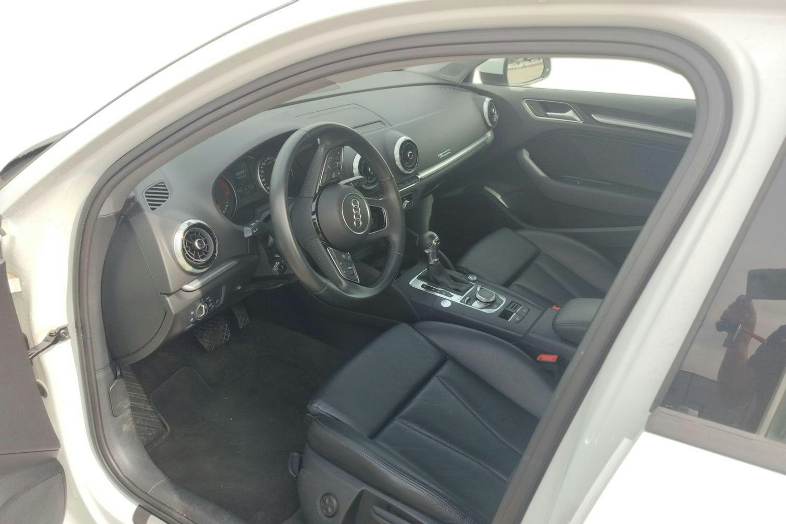 valkoinen Audi A3 2019 kuva 3.