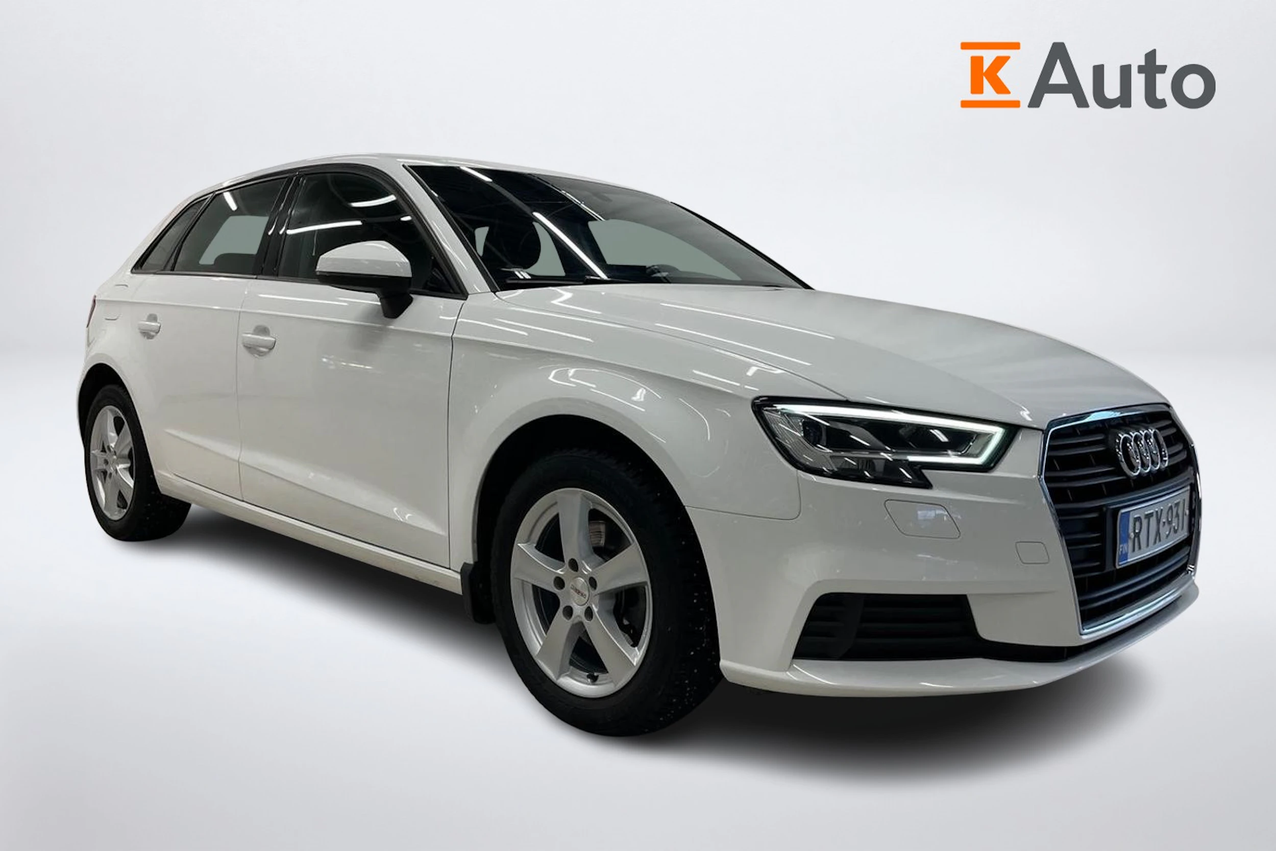 valkoinen Audi A3 2019 kuva 1.