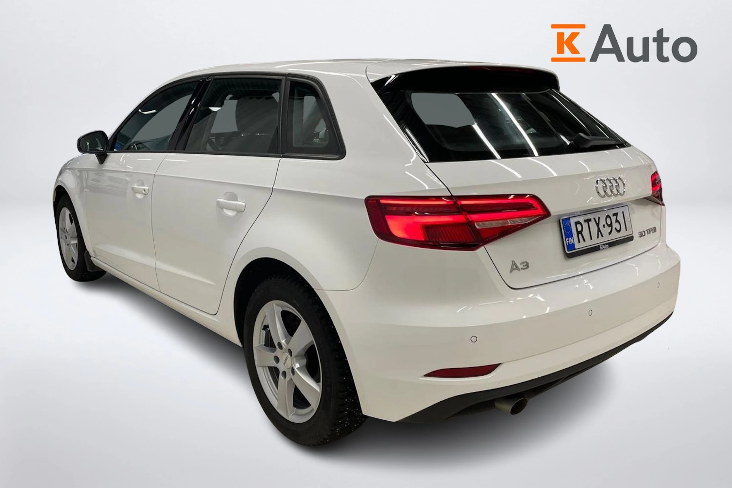 valkoinen Audi A3 2019 kuva 3.