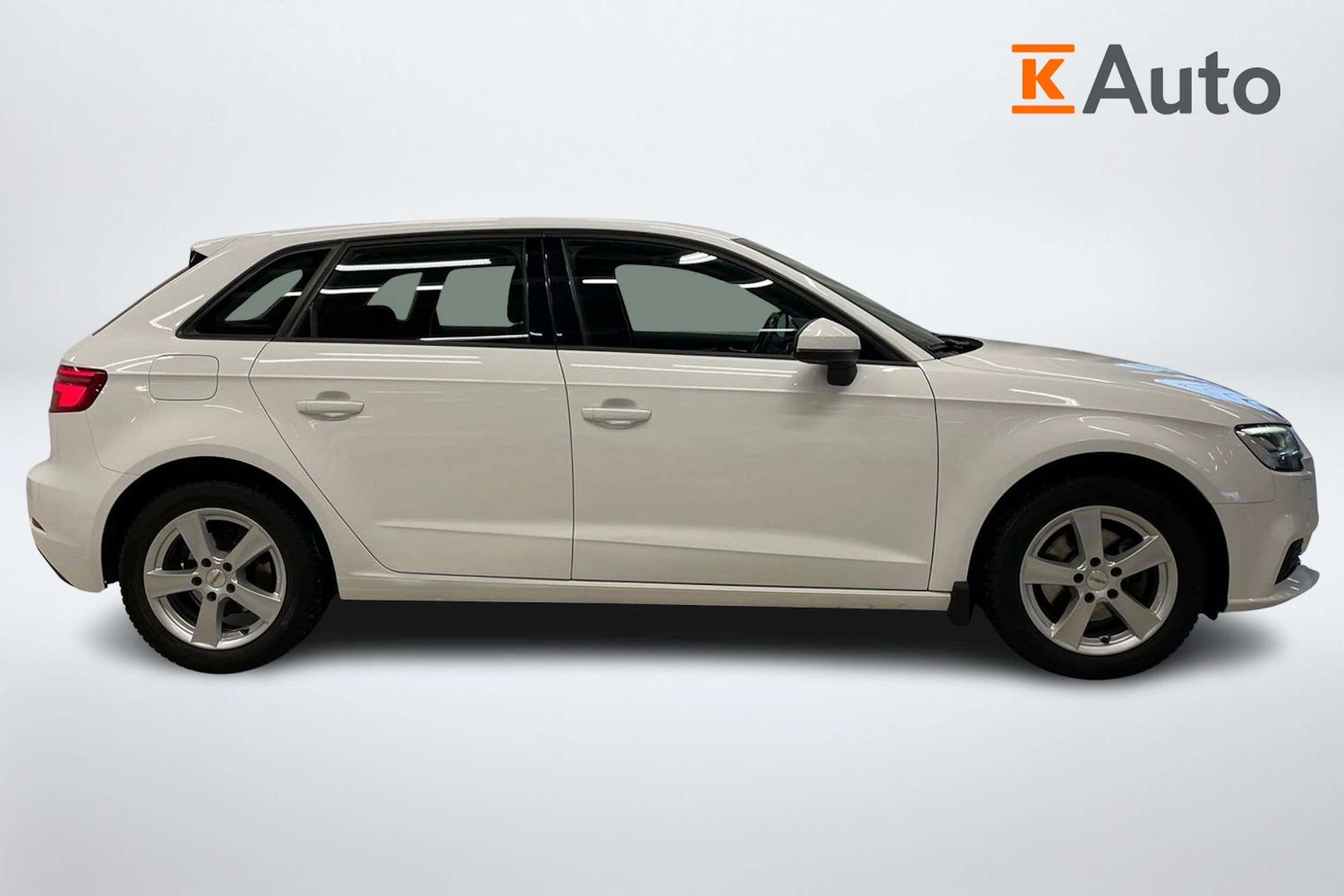 valkoinen Audi A3 2019 kuva 7.