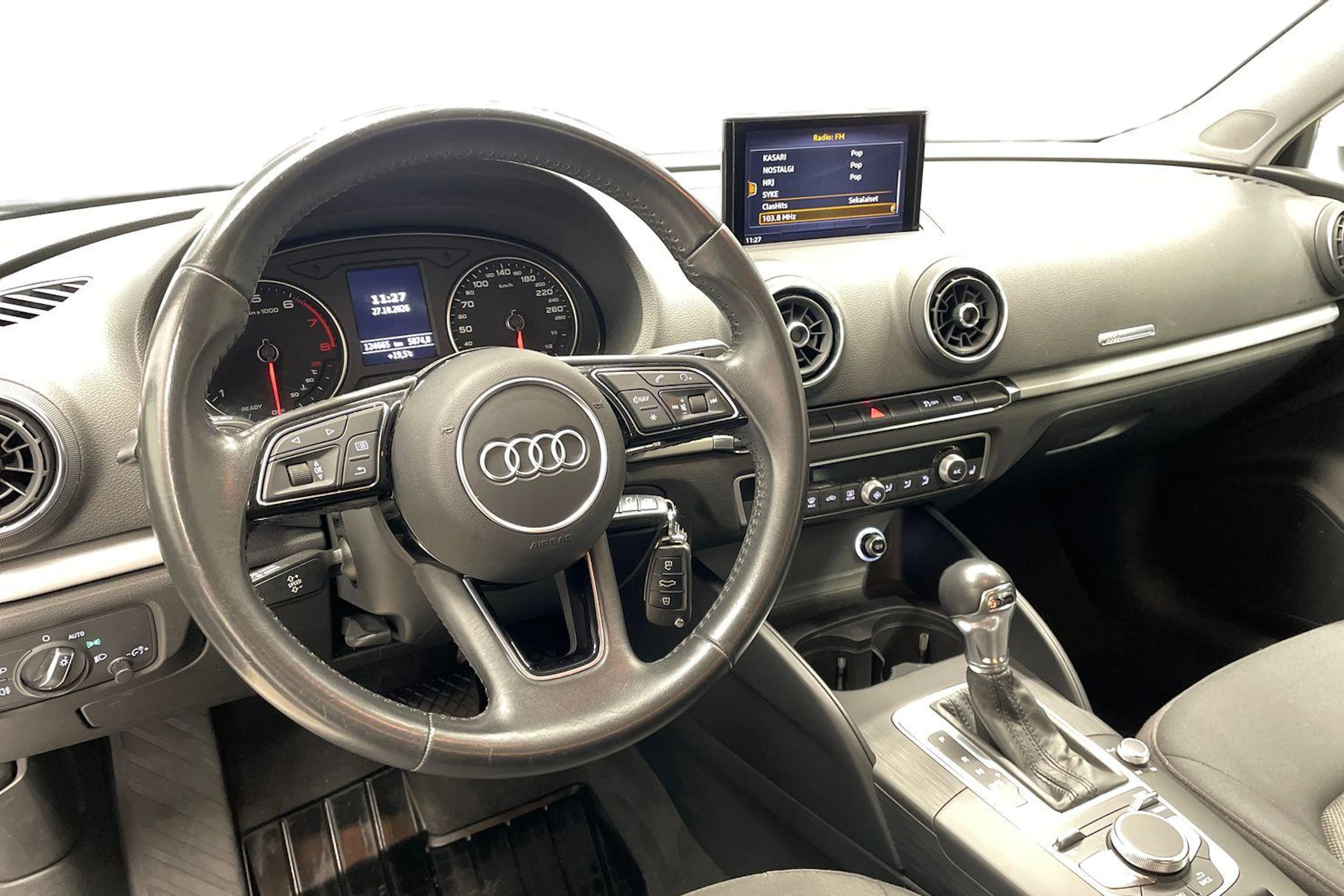 valkoinen Audi A3 2019 kuva 8.