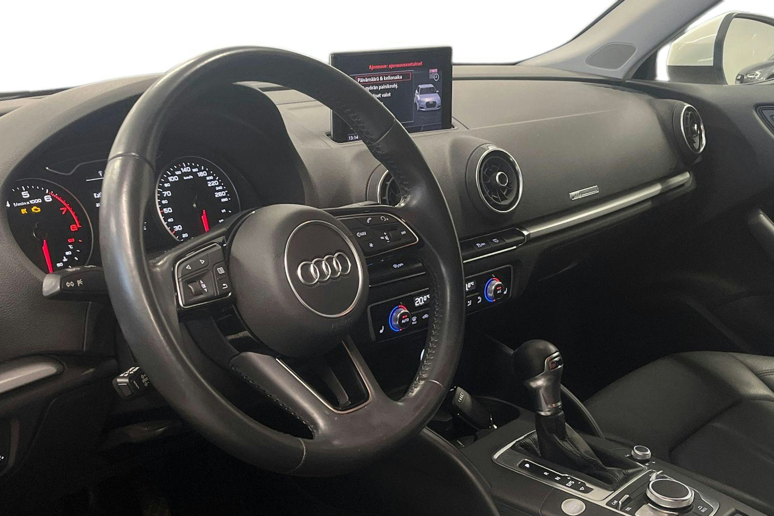 valkoinen Audi A3 2019 kuva 7.