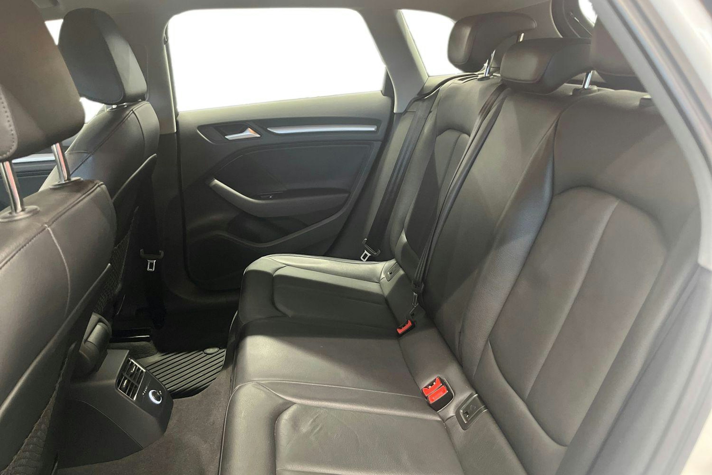 valkoinen Audi A3 2019 kuva 10.