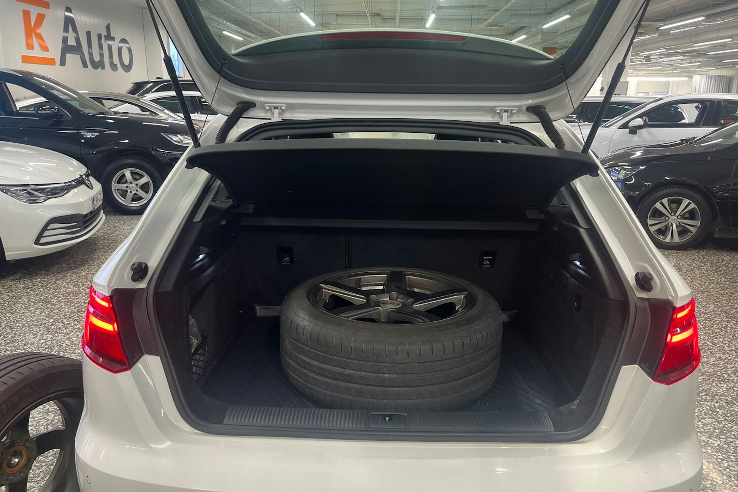 valkoinen Audi A3 2019 kuva 28.