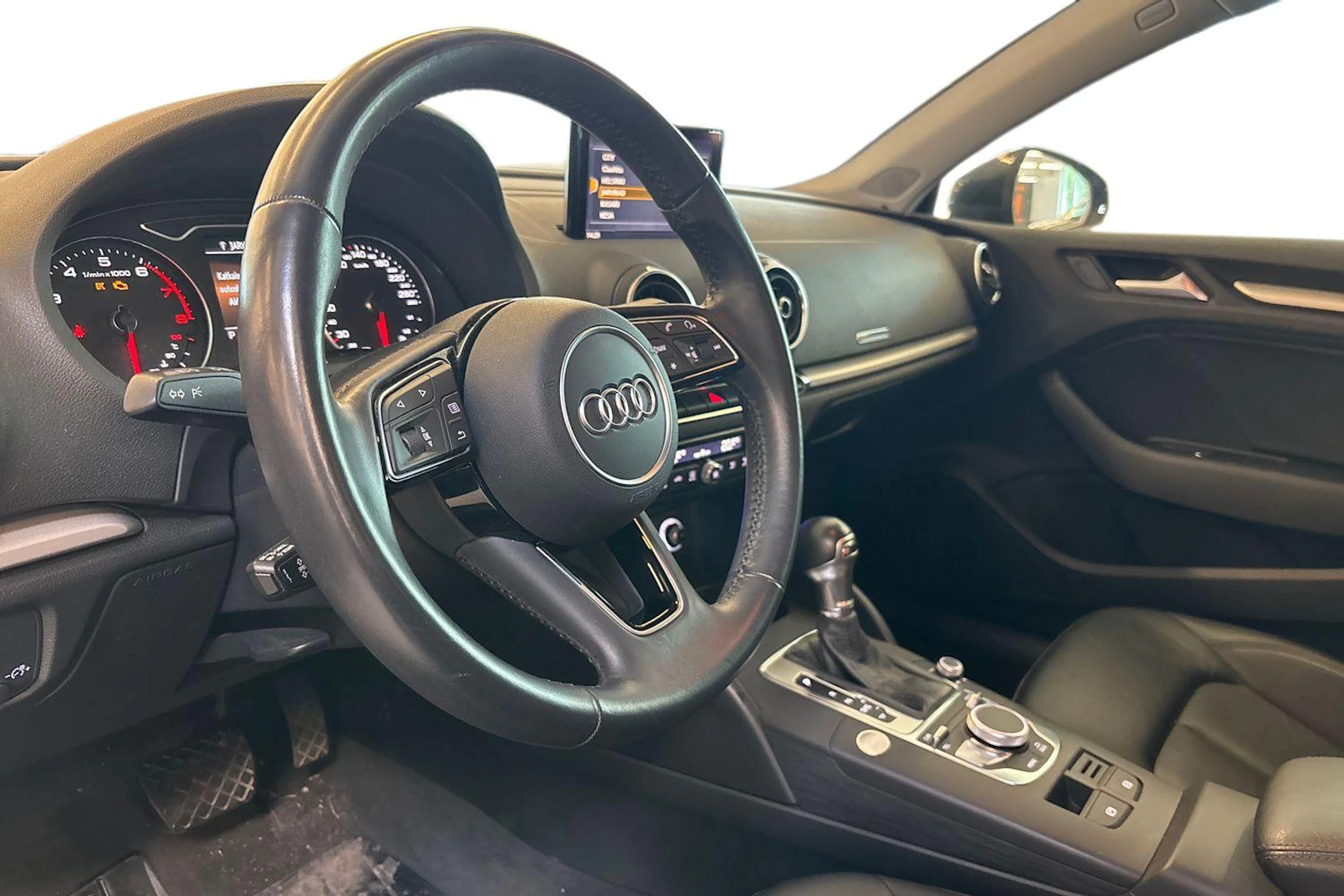 Musta Audi A3 2019 kuva 3.