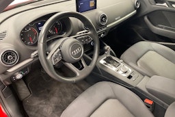 punainen Audi A3 2019 kuva 7.