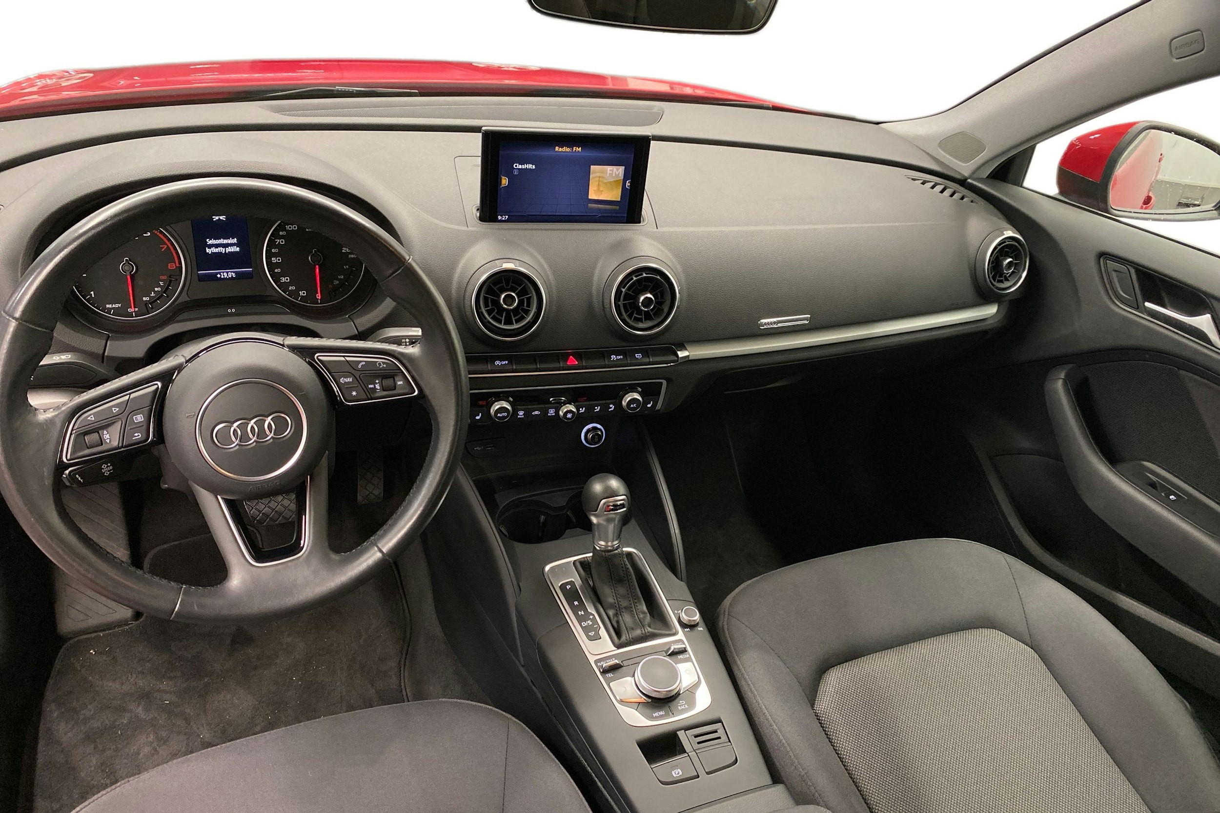 punainen Audi A3 2019 kuva 9.