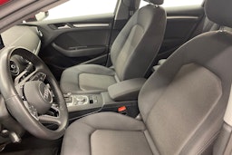 punainen Audi A3 2019 kuva 10.