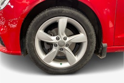 punainen Audi A3 2019 kuva 11.