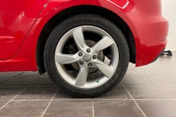 punainen Audi A3 2019 kuva 13.