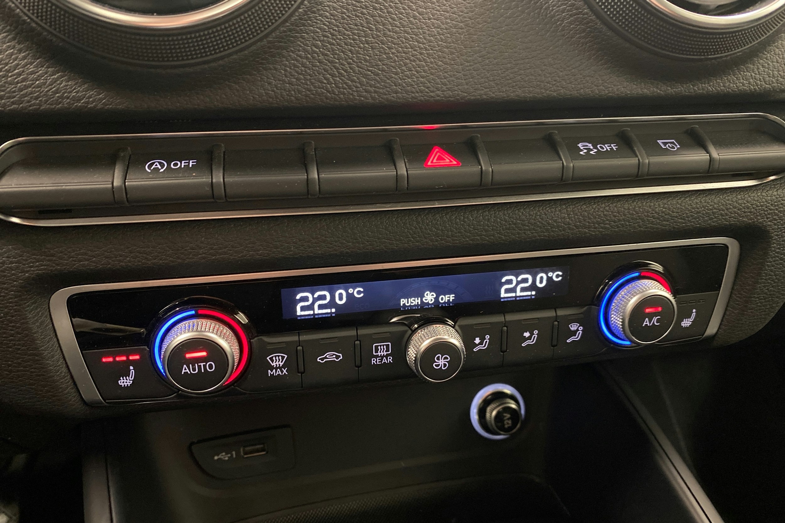 punainen Audi A3 2019 kuva 18.