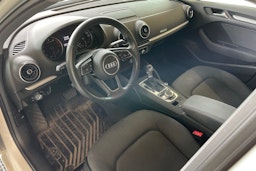 valkoinen Audi A3 2019 kuva 3.