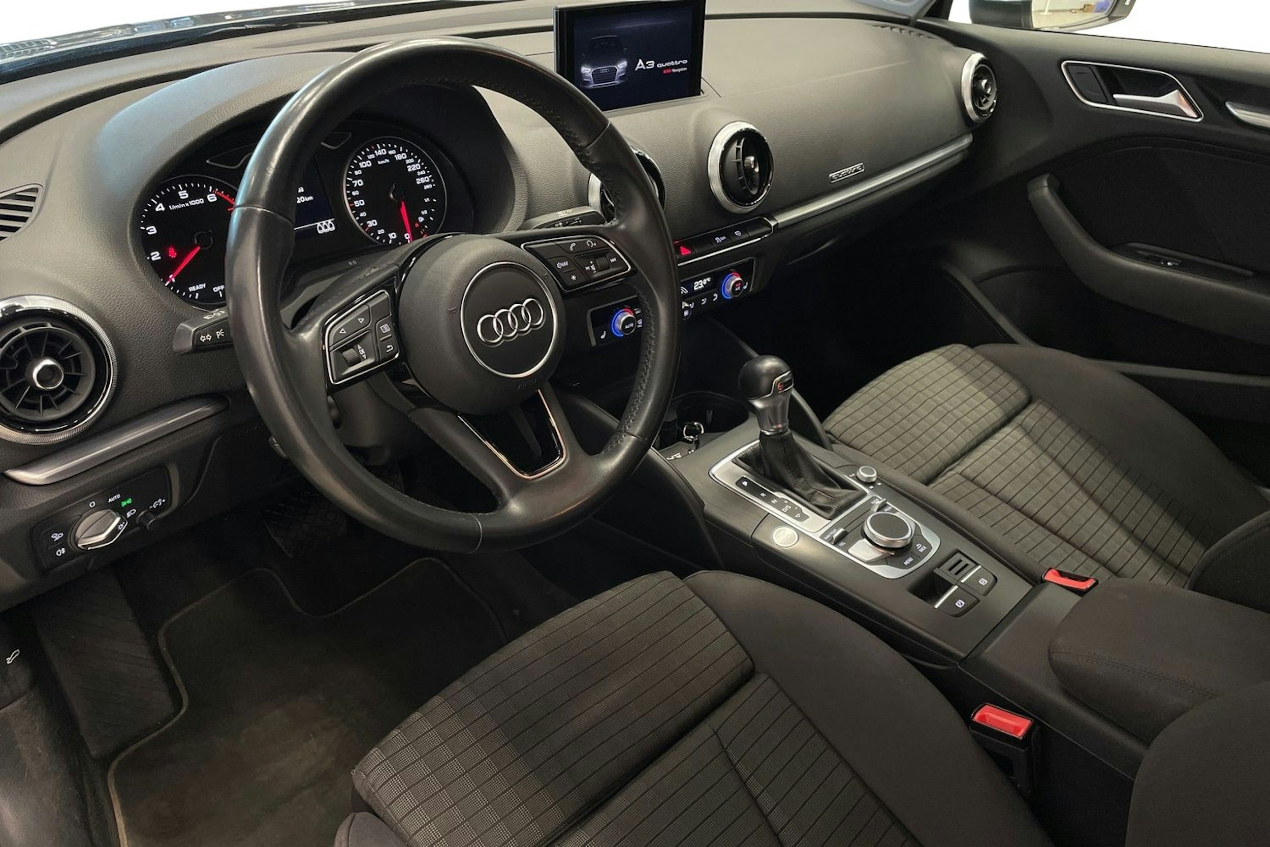 harmaa Audi A3 2020 kuva 7.