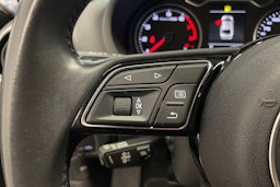 harmaa Audi A3 2020 kuva 16.