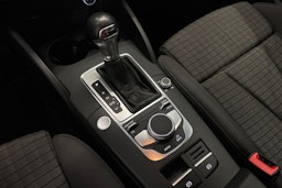 harmaa Audi A3 2020 kuva 19.