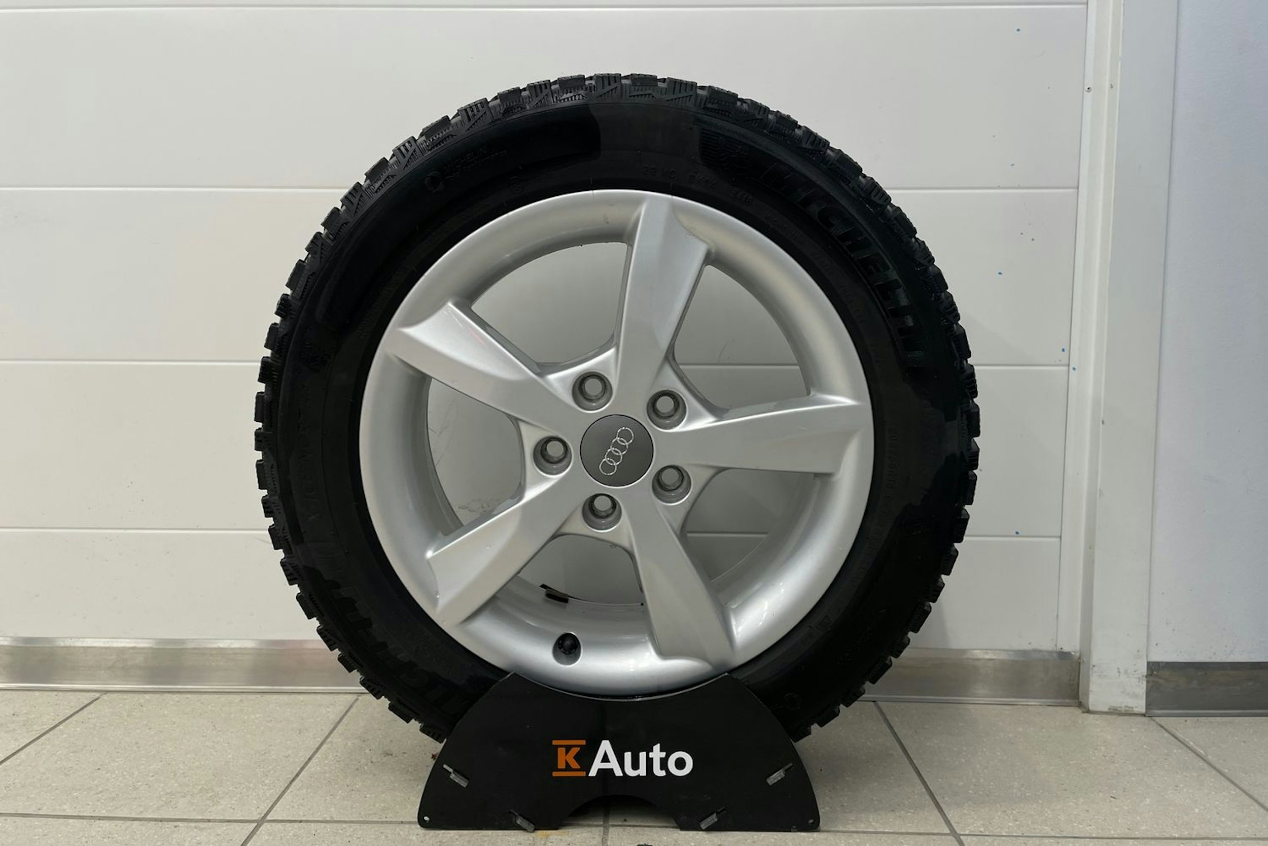harmaa Audi A3 2020 kuva 24.