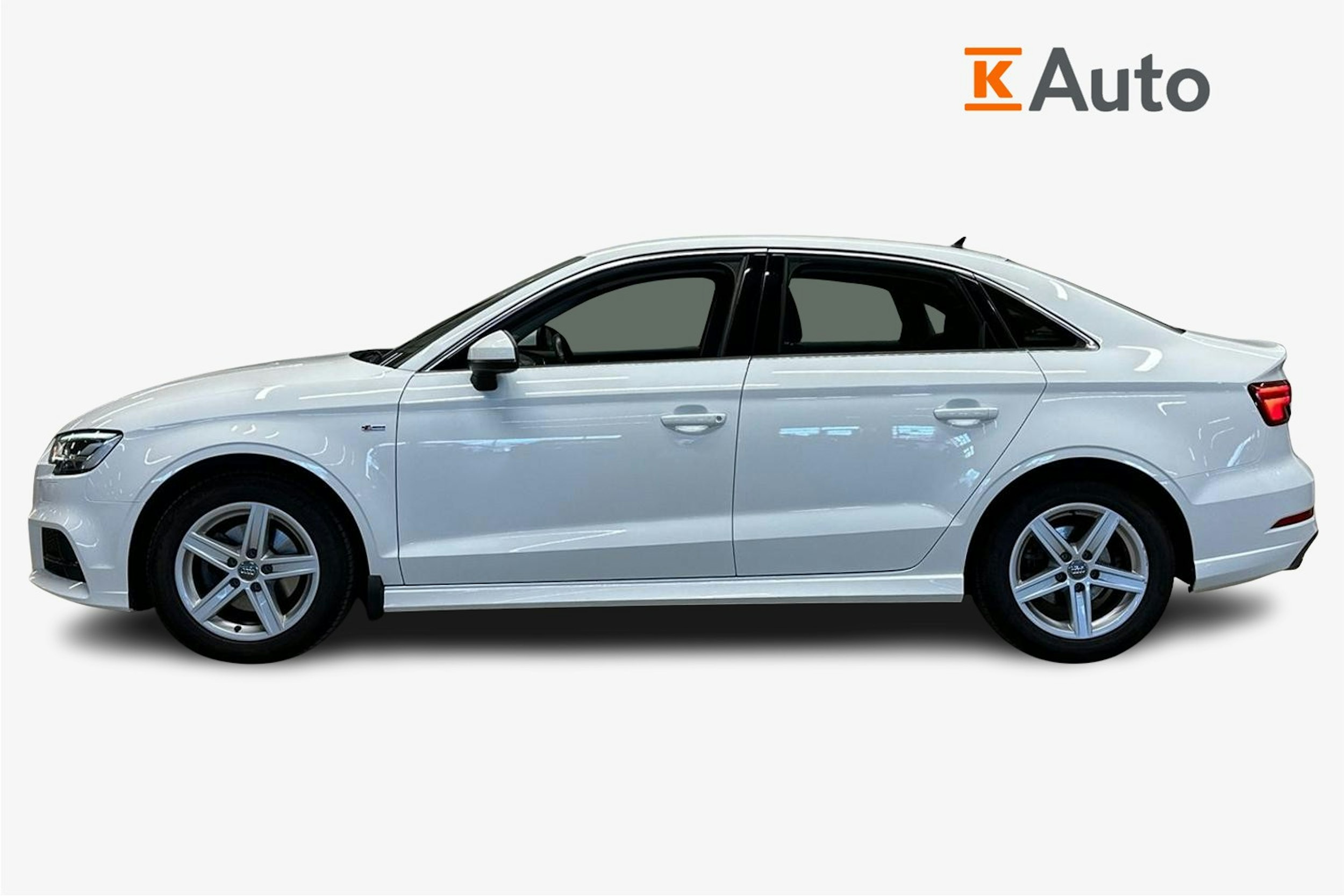 valkoinen Audi A3 2020 kuva 6.