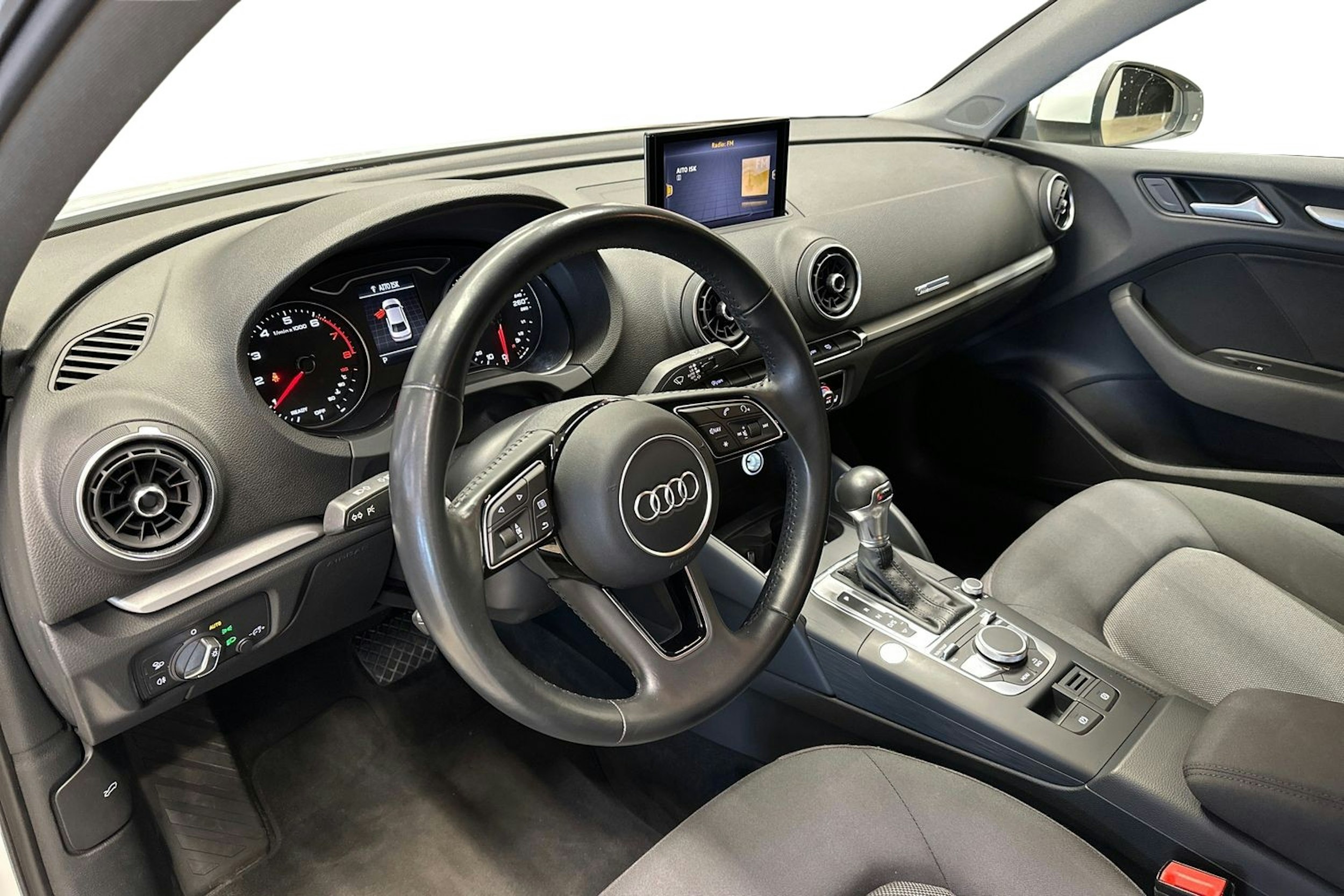 valkoinen Audi A3 2020 kuva 7.