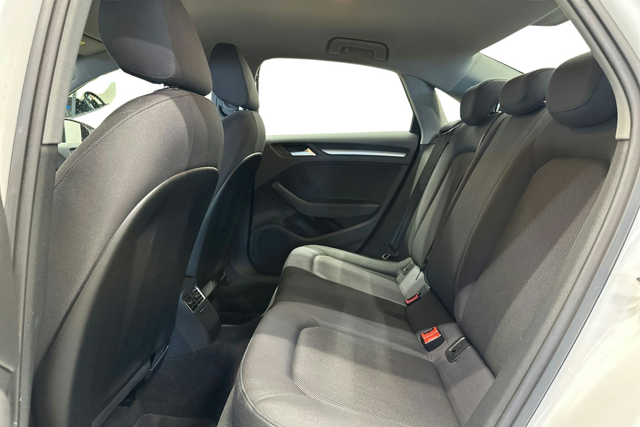 valkoinen Audi A3 2020 kuva 10.