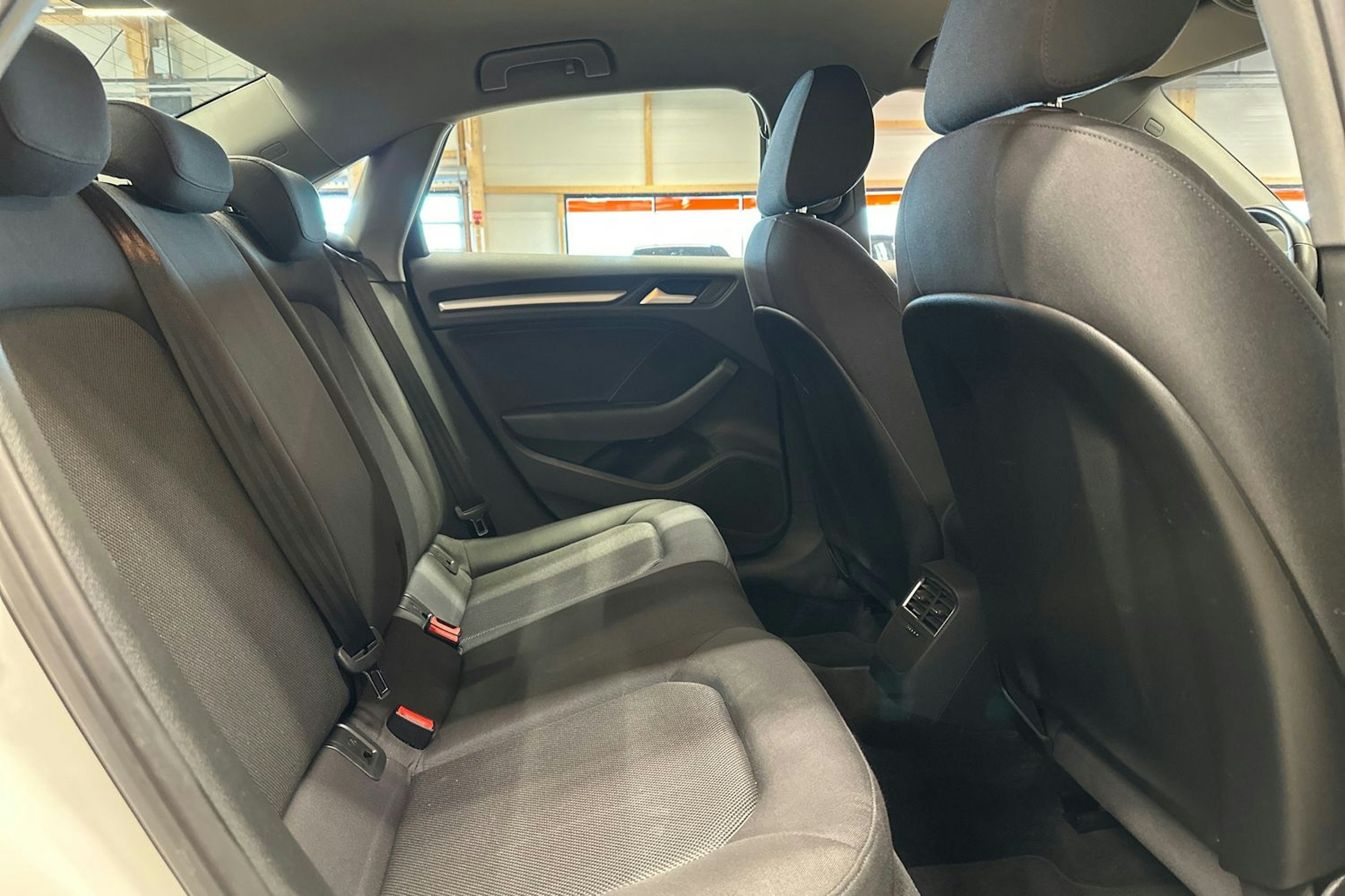 valkoinen Audi A3 2020 kuva 14.