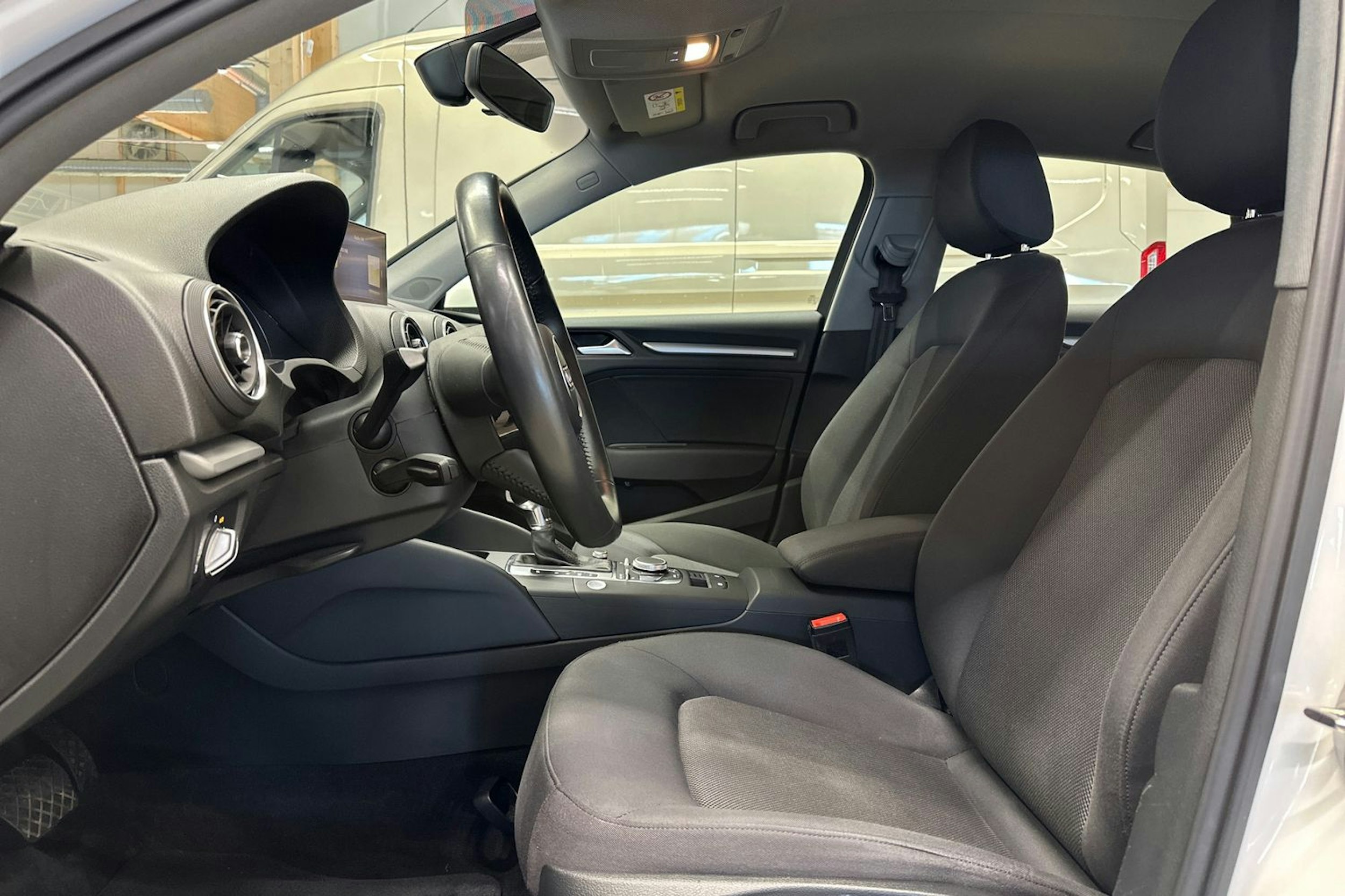 valkoinen Audi A3 2020 kuva 15.