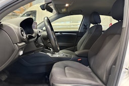 valkoinen Audi A3 2020 kuva 15.