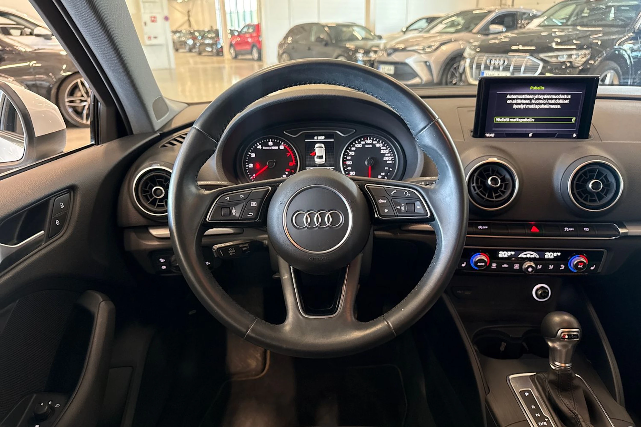 valkoinen Audi A3 2020 kuva 15.