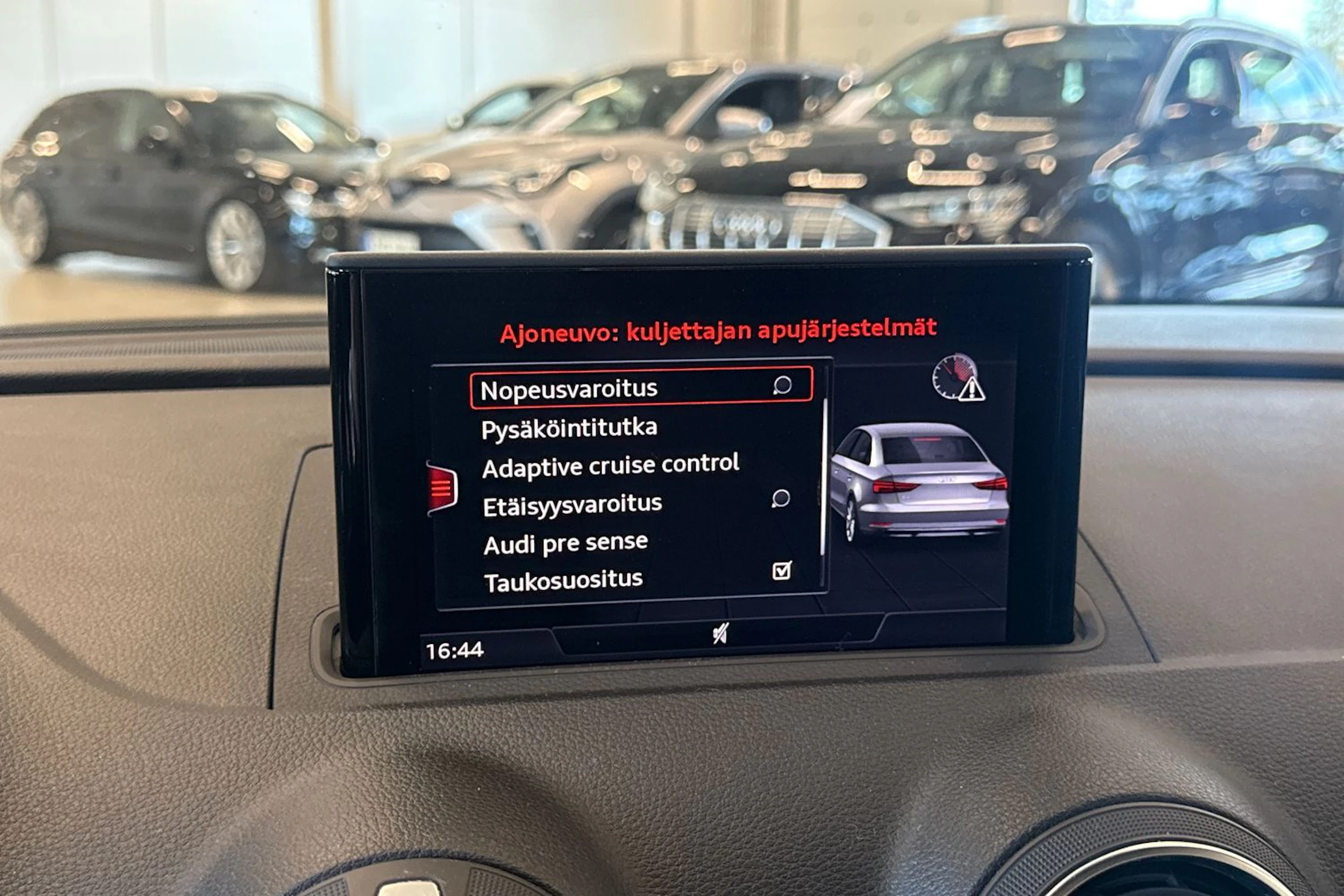 valkoinen Audi A3 2020 kuva 22.