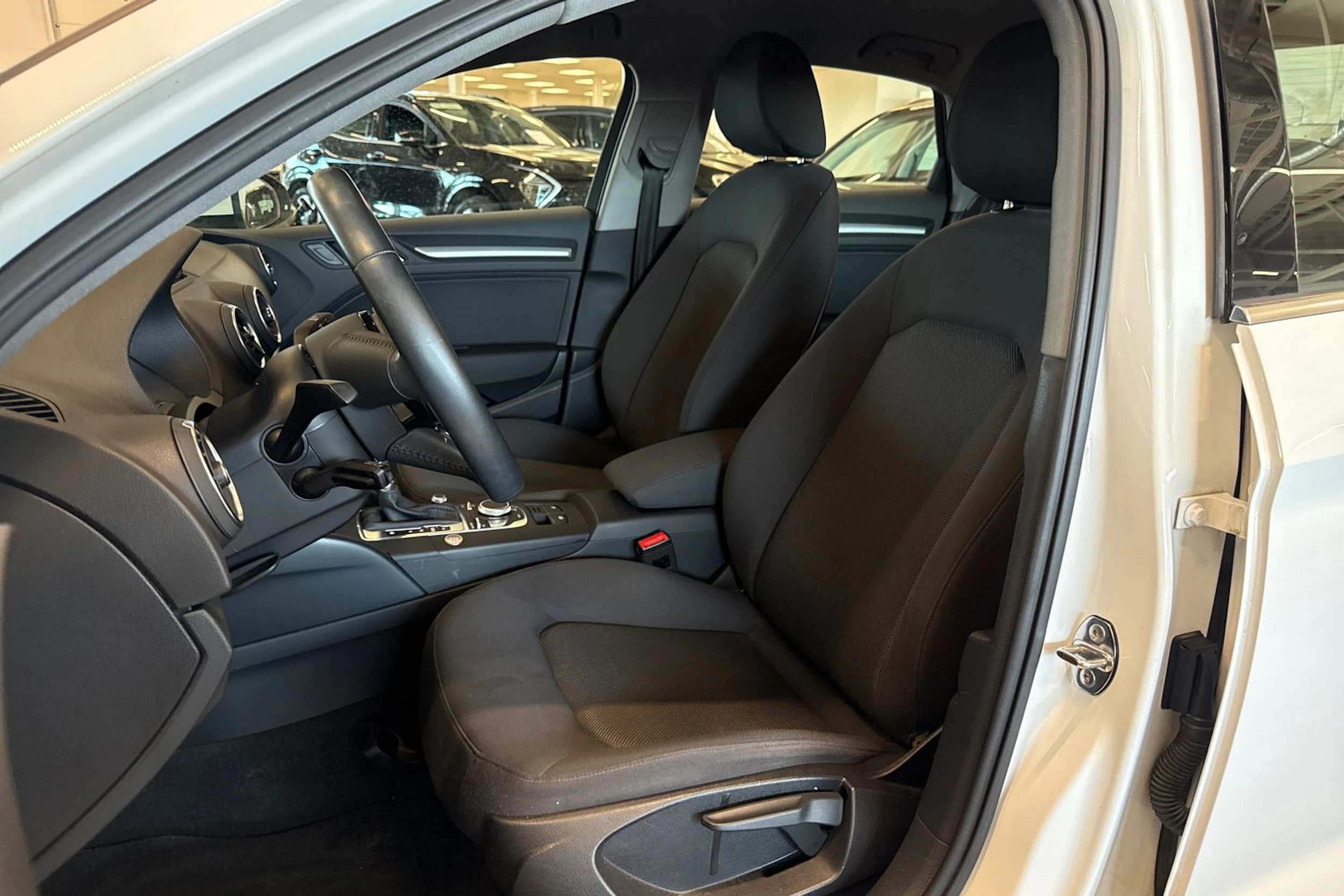 valkoinen Audi A3 2020 kuva 23.