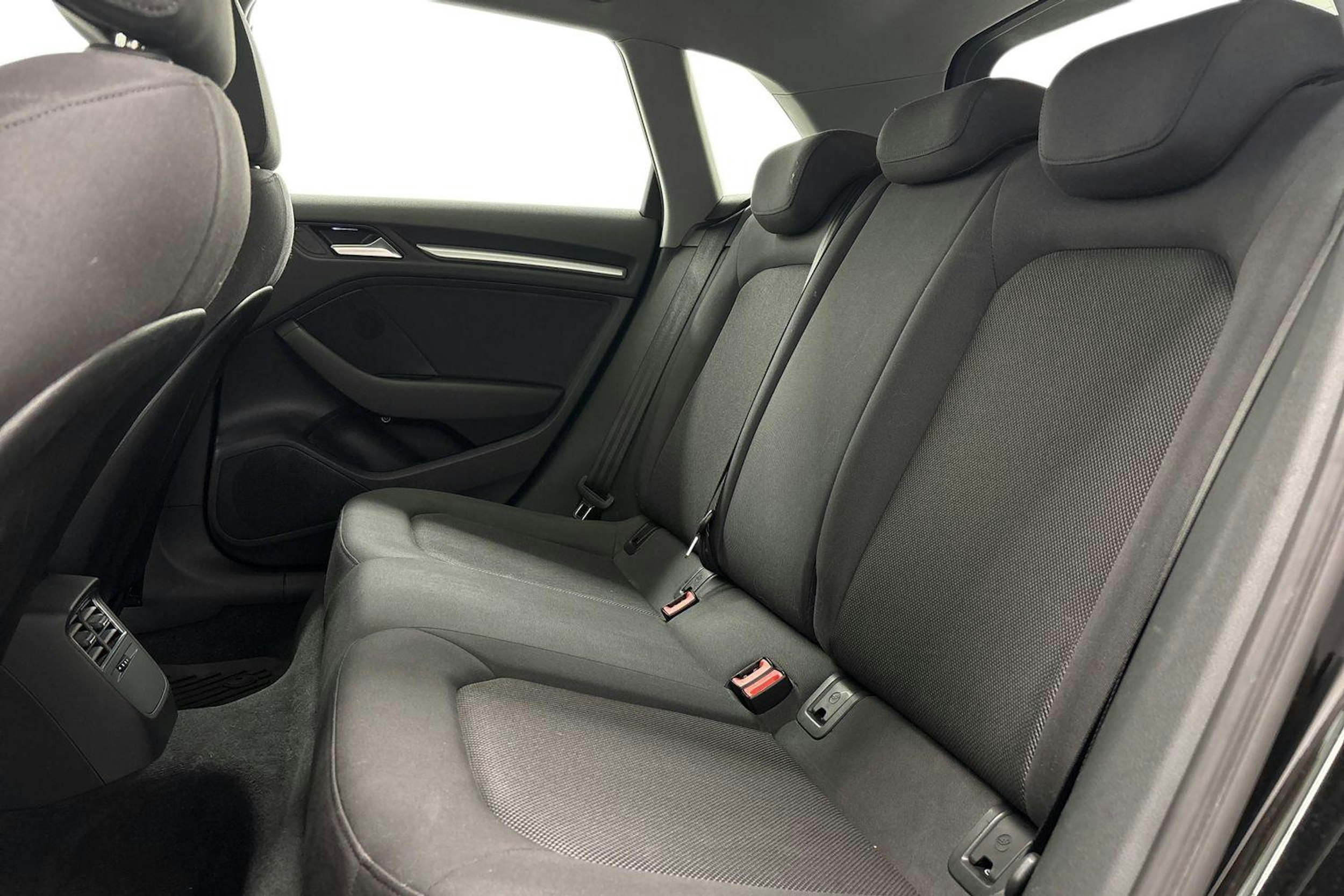 Musta Audi A3 2020 kuva 10.