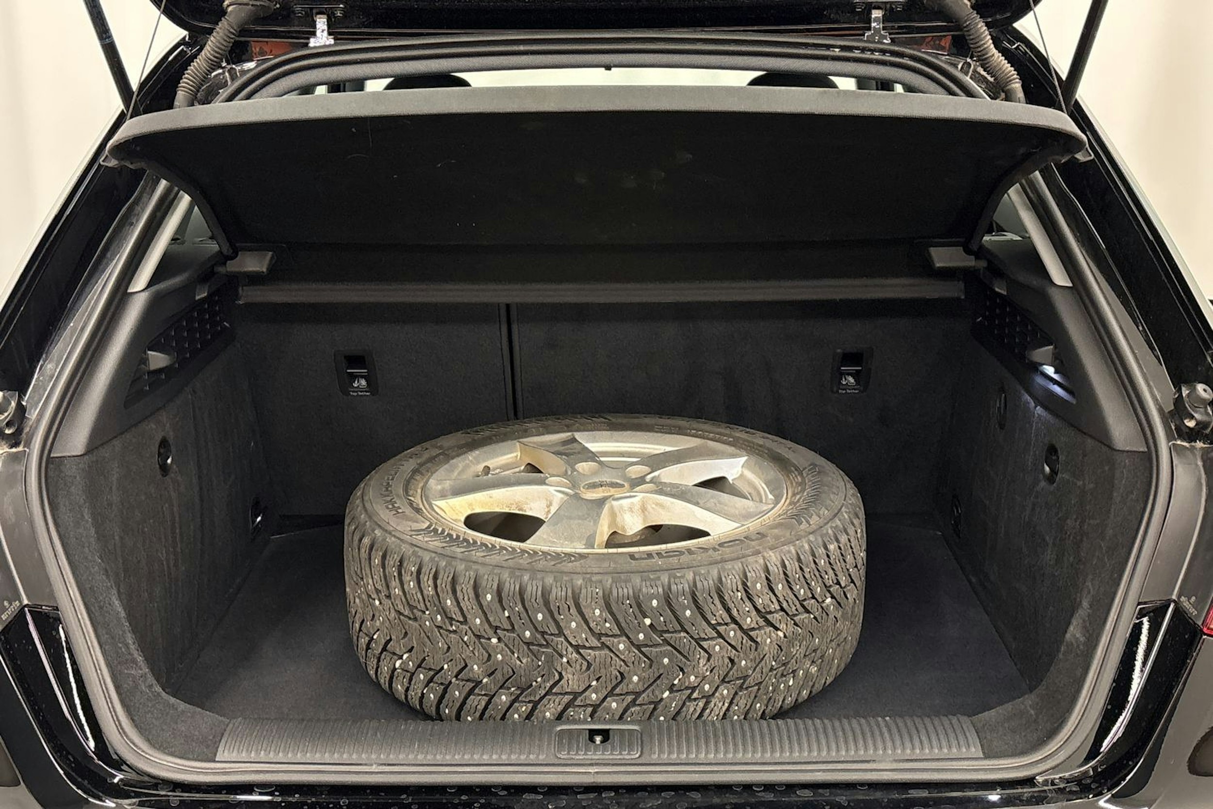 Musta Audi A3 2020 kuva 22.